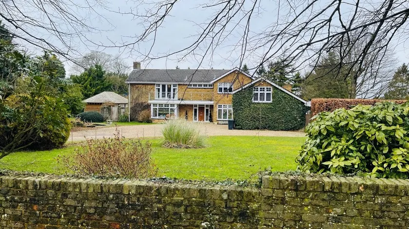 Stunning Oxfordshire 5 Bedroom House in 2 acres - Image 1