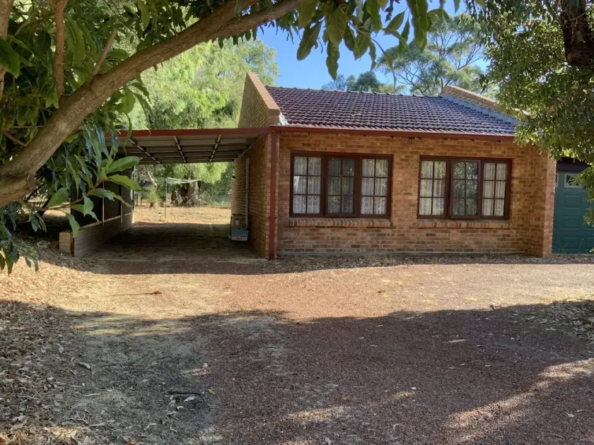 Self contained fully equipped 1 bedroomed studio on exclusive rural estate. - Image 1