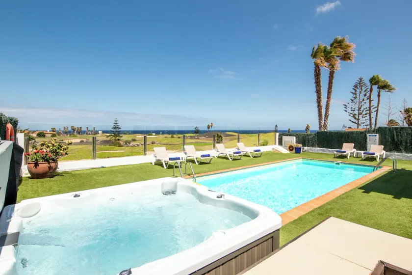 Luksus familie villa. Jacuzzi, klimapool, havudsigt - Image 1