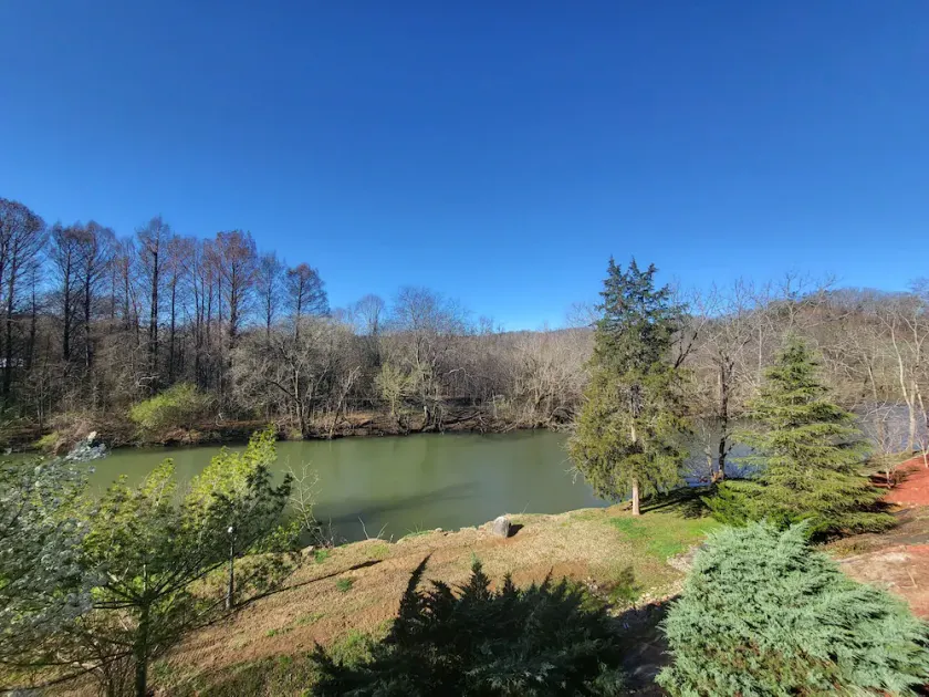 Relax in comfort just minutes from the Parkway in a peaceful resort setting. - Image 1
