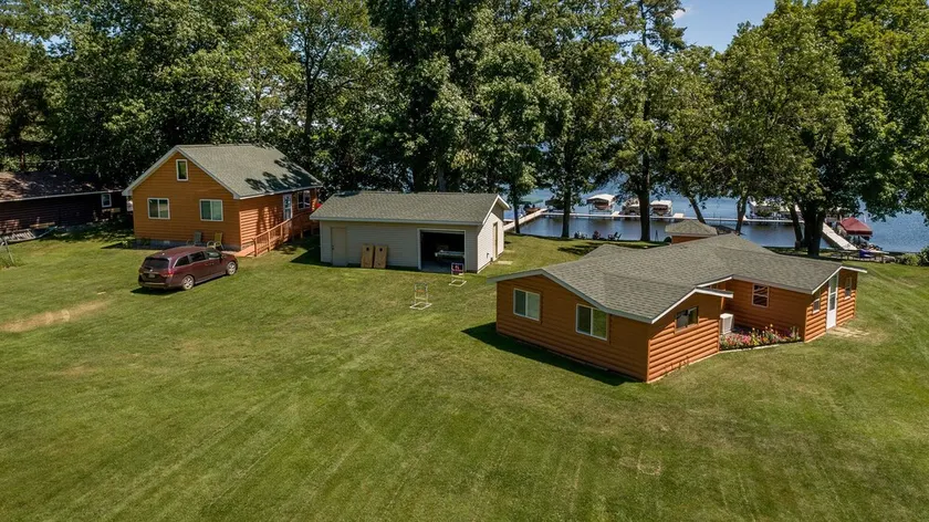 Cabin on Farm Island Lake in Aitkin - Image 1