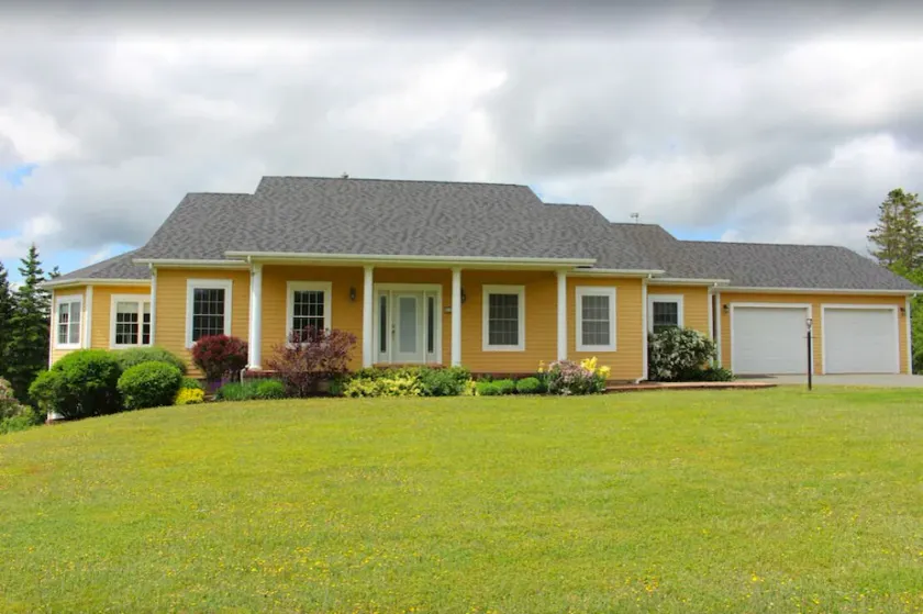 River Front Executive Home Close to Amazing Beaches, Restaurants, & Golf Courses - Image 1