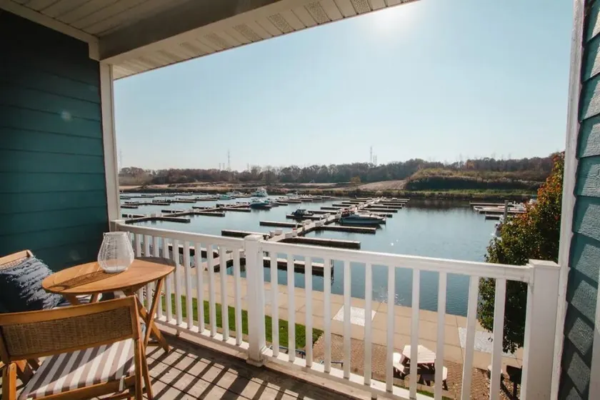 Luxury Waterfront 2 Bedroom Condo by Lake Michigan - Image 1