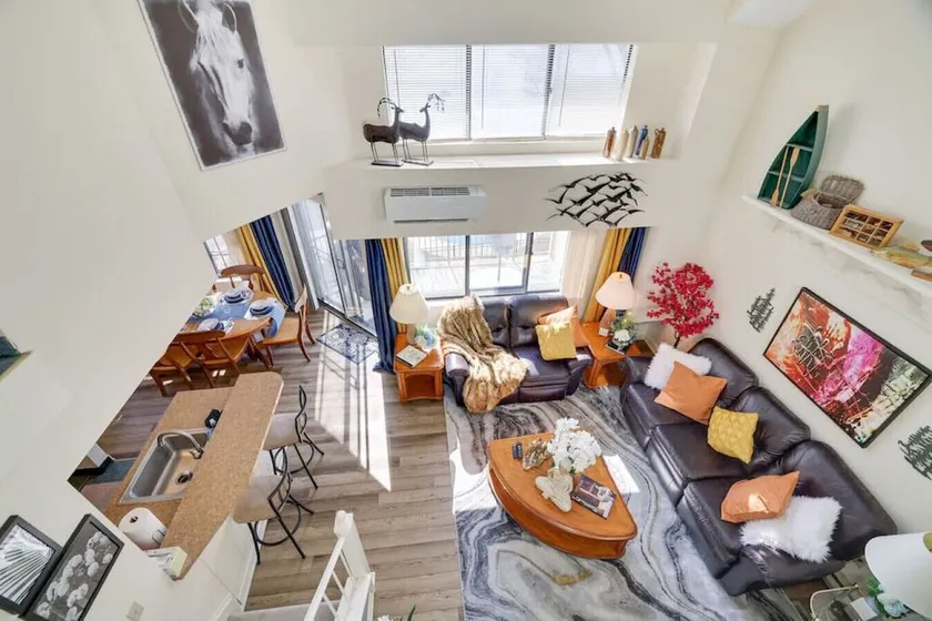 Powerful Penthouse - Lake View - Image 1