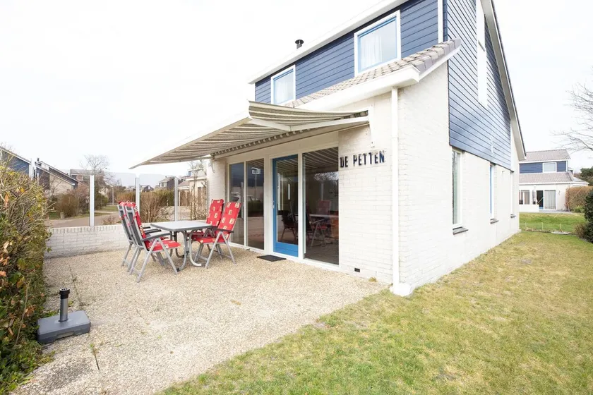 Holiday Home in De Koog near Texel Beaches - Image 1