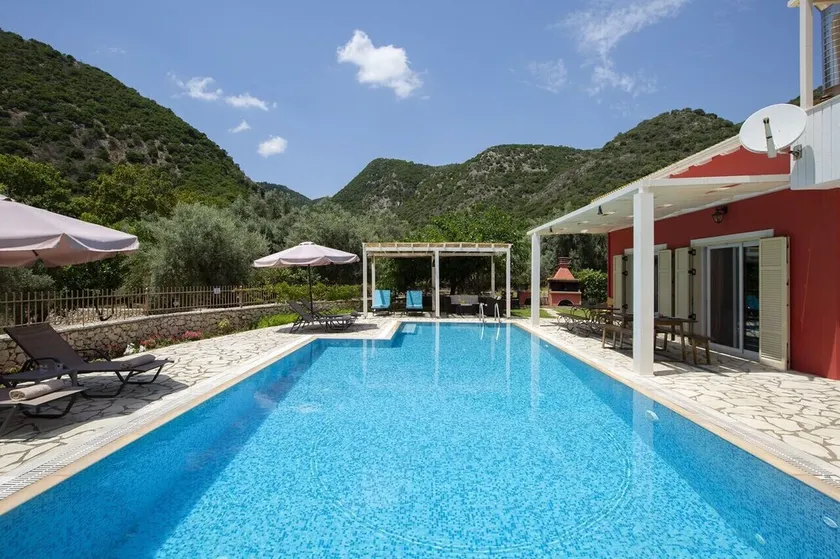 Villa isolata privata con molto grande piscina e spazio esterno - Image 1
