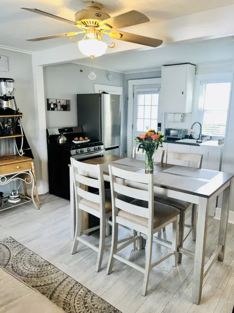 Ocean Breeze -Dog Friendly Cottage Steps 2 Beach Sleeps 4 - 100 yards to Beach! - Image 1