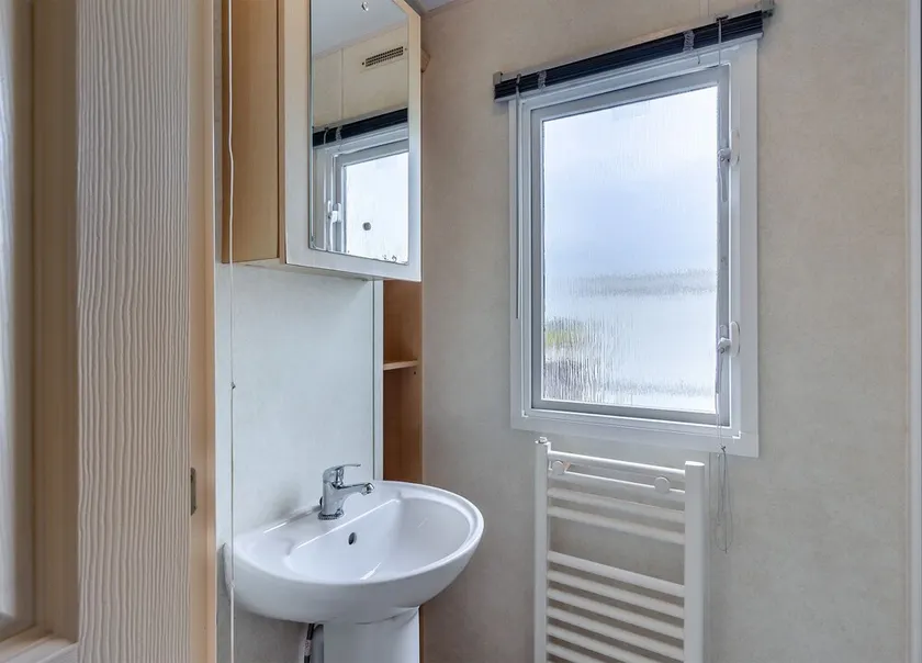 Caravane avec 3 chambres à coucher pour 6 personnes - Image 1