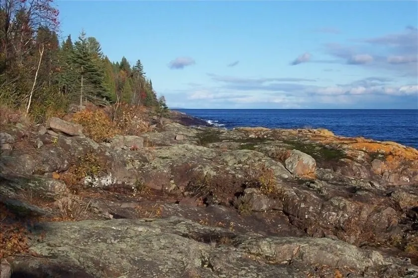 Lake Superior Cabin W / Privat, Walkable Solid Rock Shoreline - Image 1