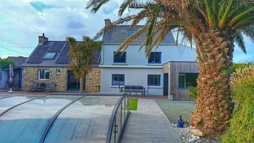 \"Family-Friendly House with Heated Pool & Private Garden – Close to the Beach\" - Image 1
