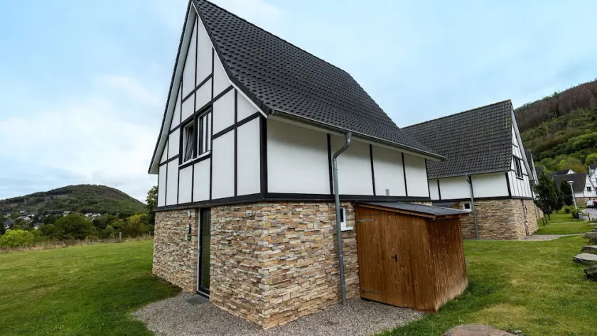 6-person villa Edersee with its own sauna in Dormio Resort Eifeler Tor - Image 1