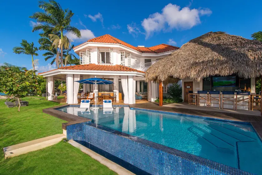 Beautiful Beachfront Villa in a Gated Community, Private Pool/Bar, Fully Staffed - Image 1