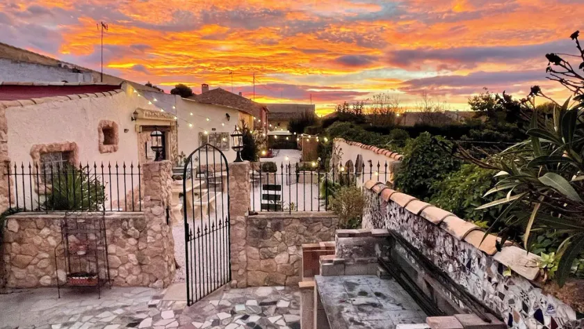 6 Bed House Sleeps 12 - Pool Hot Tub Fireplace - Image 1