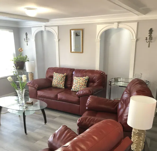 Adorable Two Bedroom Cottage Guesthouse (2 Story) - Image 1