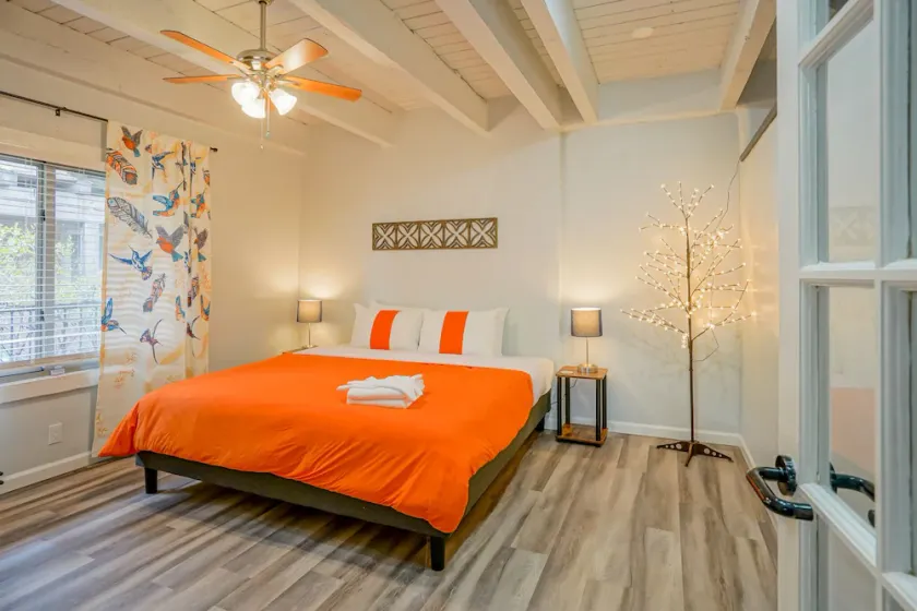 #7: 2bd/1.5ba, Newly Remodeled, Walk to Old Town - Image 1