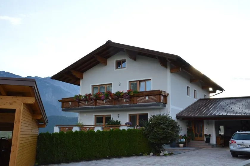 Appartamento 'Ferienwohnung Lienbacher' con vista sulle montagne, balcone e Wi-Fi - Image 1