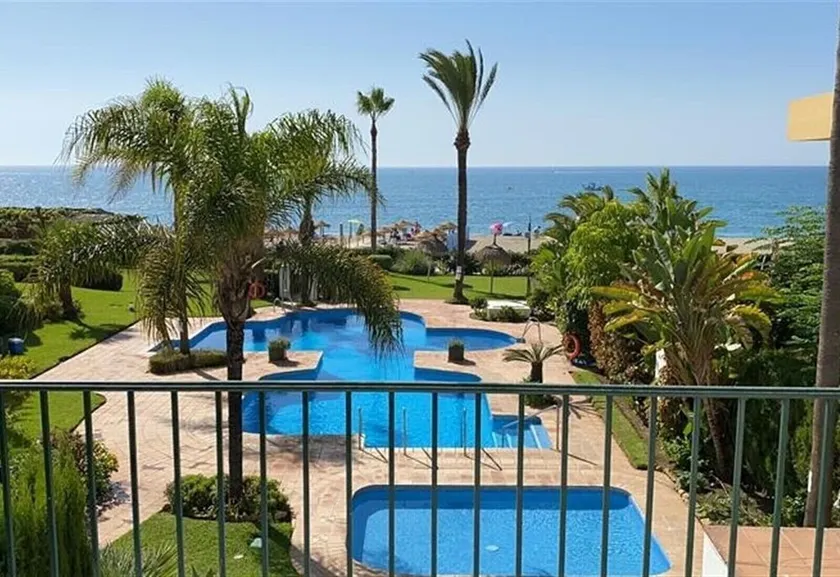 Frontline Beach Apartment - Image 1