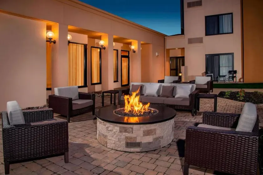 Relax and Unwind! Pet-Friendly Property, Onsite Pool, Free Parking - Image 1