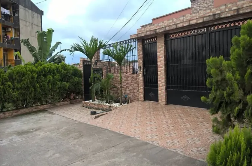 High standing residence located in Douala - Image 1
