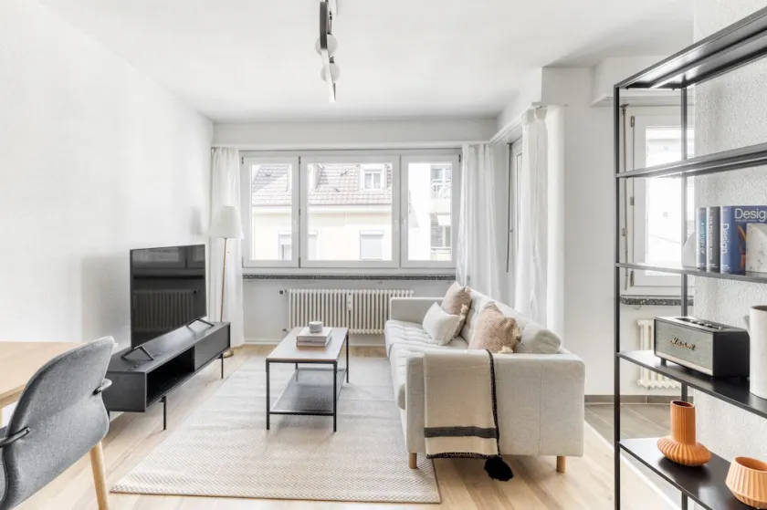 Ideal Iselin 2 Room w/ Storage, 1min to Local Market, by Blueground - Image 1