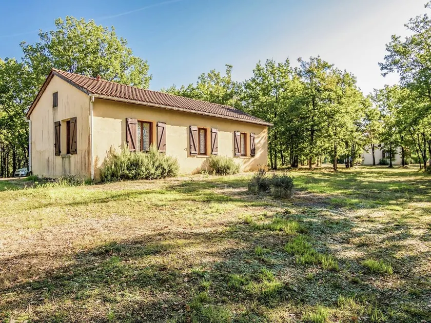 Holiday home with swimming pool - Image 1