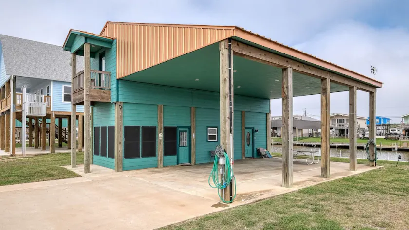 PARADISE POINT - GATED Home on the Canal & Creek. Minutes from the ICW & Beach!  - Image 1