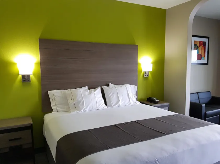 Empire Inn Cypress - Image 1