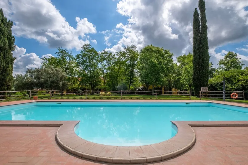 Agriturismo \"Rosaspina - Apartment 3\" with Shared Pool and Garden - Image 1