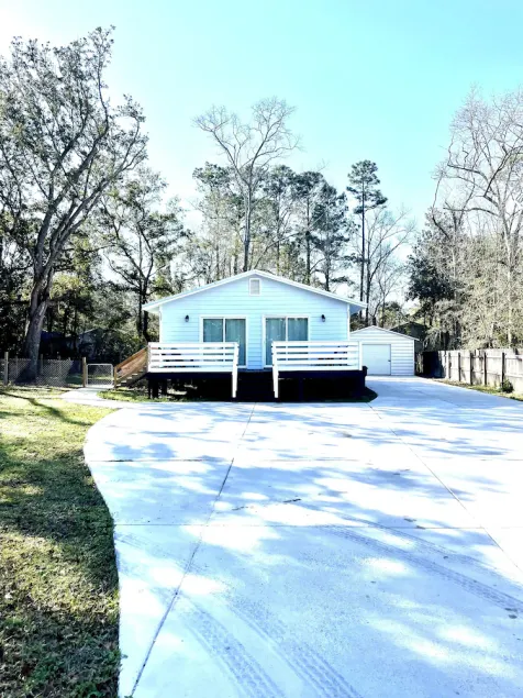 Ocean Springs Cottage-Bring your Boat! 2 Bedroom 2 Bath Sleeps 4 Max - Image 1