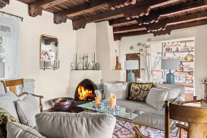 Spanish Pueblo Style Elegance in the Heart of Santa Fe - Image 1
