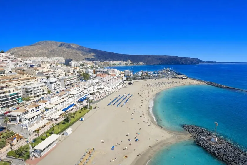 Apartment with pool and views in Costa Adeje - Image 1
