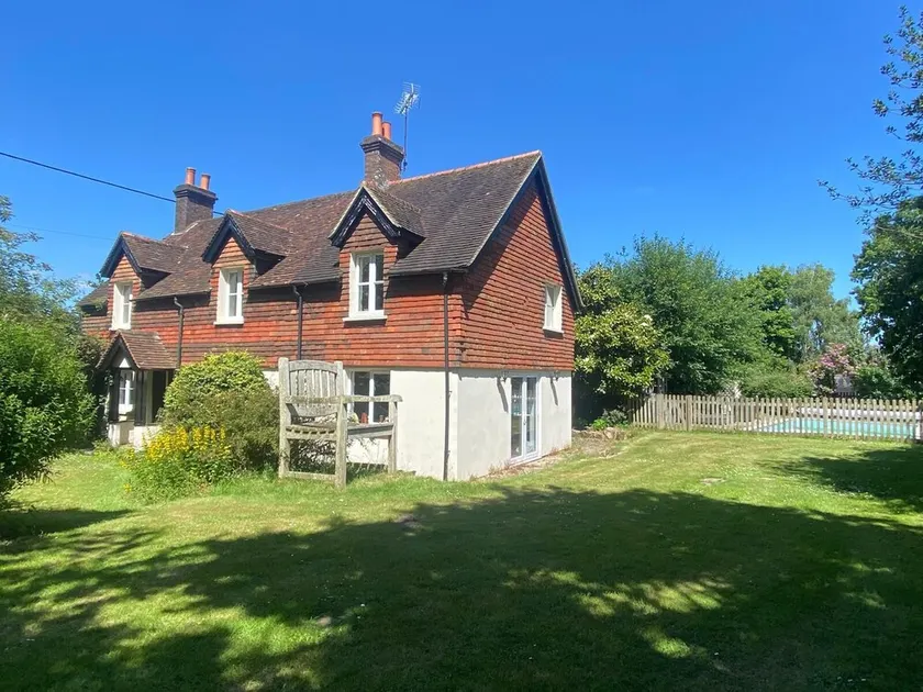 Charming Country House, Outdoor Private Pool. Gated Entrance, Secure Parking. - Image 1