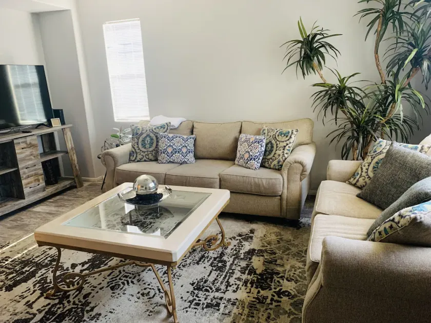 Nice, & cool 4- bedroom home to enjoy a stay and relax in. - Image 1