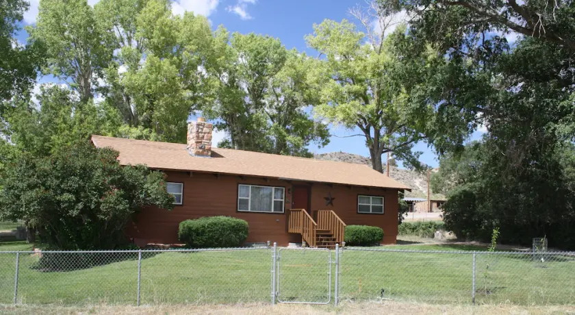 Capitol Reef Country 5 Bed 3 Bath Cabin Home - Image 1