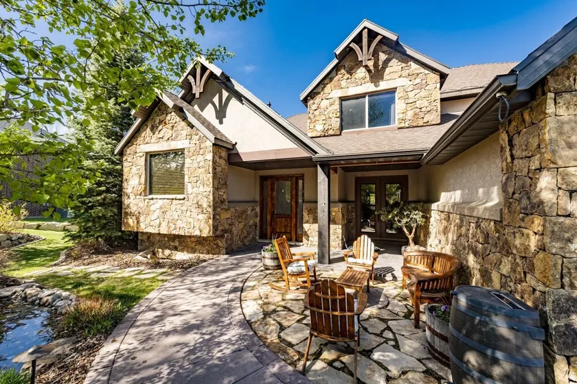 Luxury home with breathtaking  views, 10 min. to Mayflower Resort, 15 to gondola - Image 1
