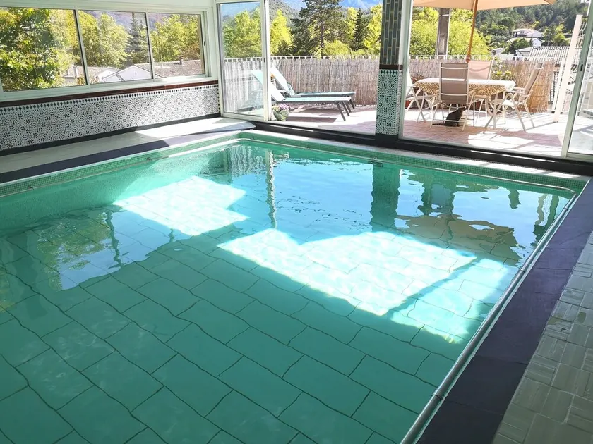 Luxury two bed apartment with private, heated indoor pool - Image 1