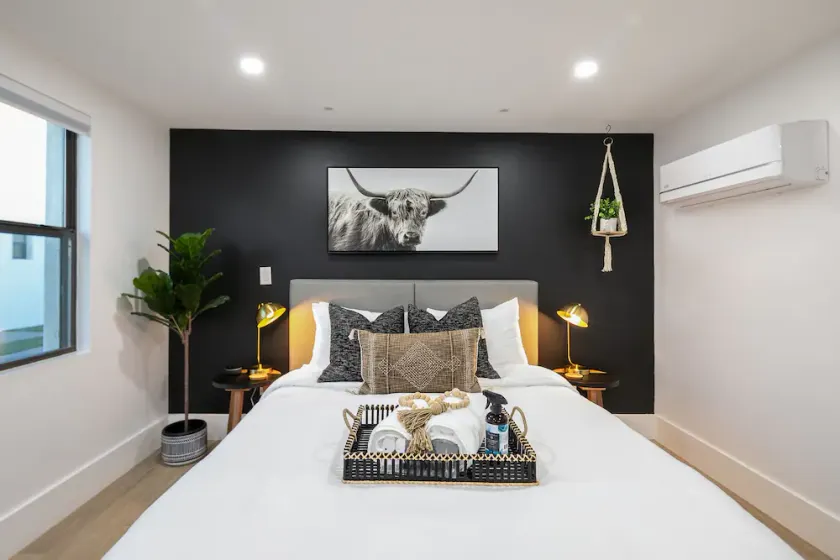 Be in the Heart Of Chandler, Walking Distance to Golf, Shops, Resturants, & More - Image 1