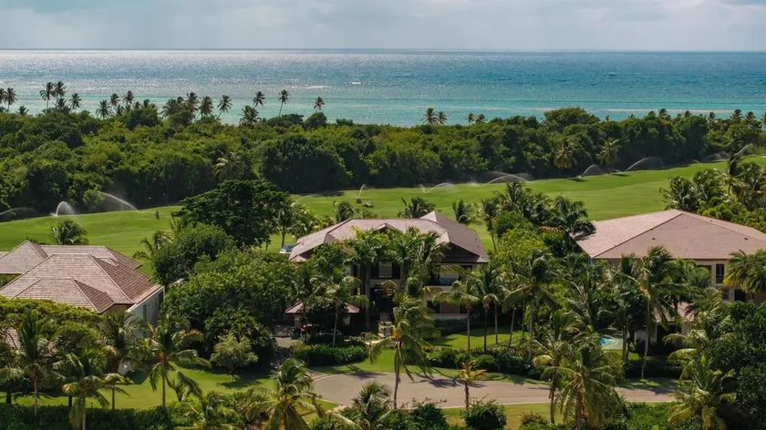 Ocean view villa with golf front at exclusive beach resort - Image 1
