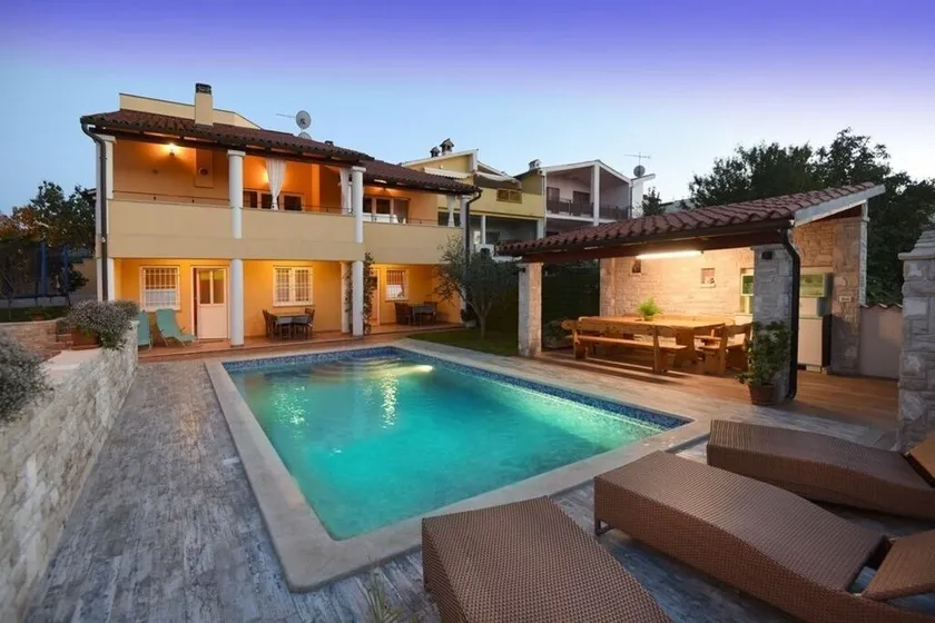 Luxury 4* house with private pool 32 m2 - Image 1
