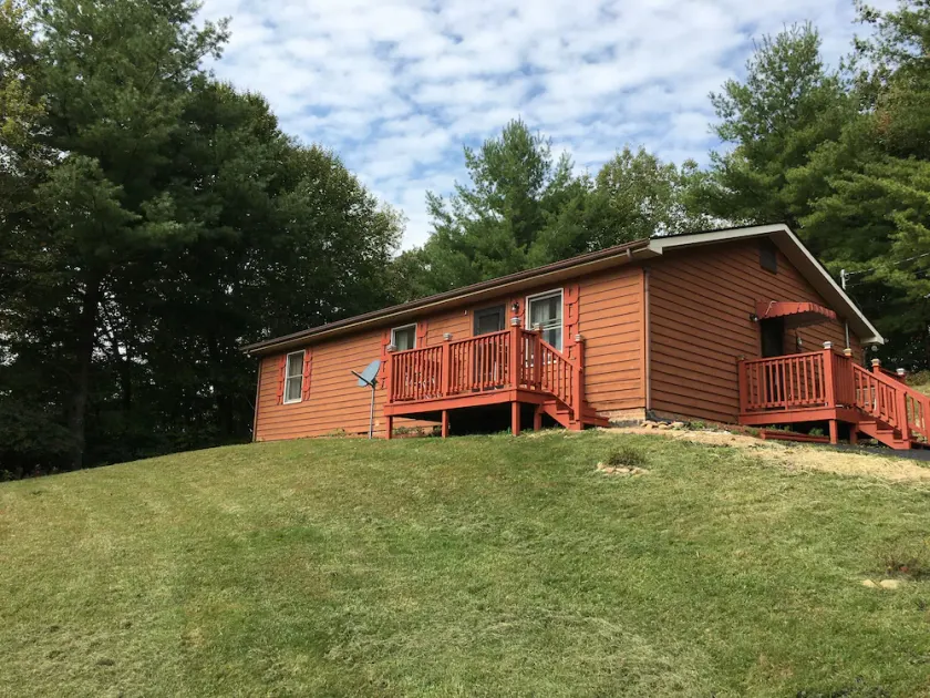 Charming 3 Bedroom Cabin near Hungry Mother State Park and Back of the Dragon - Image 1