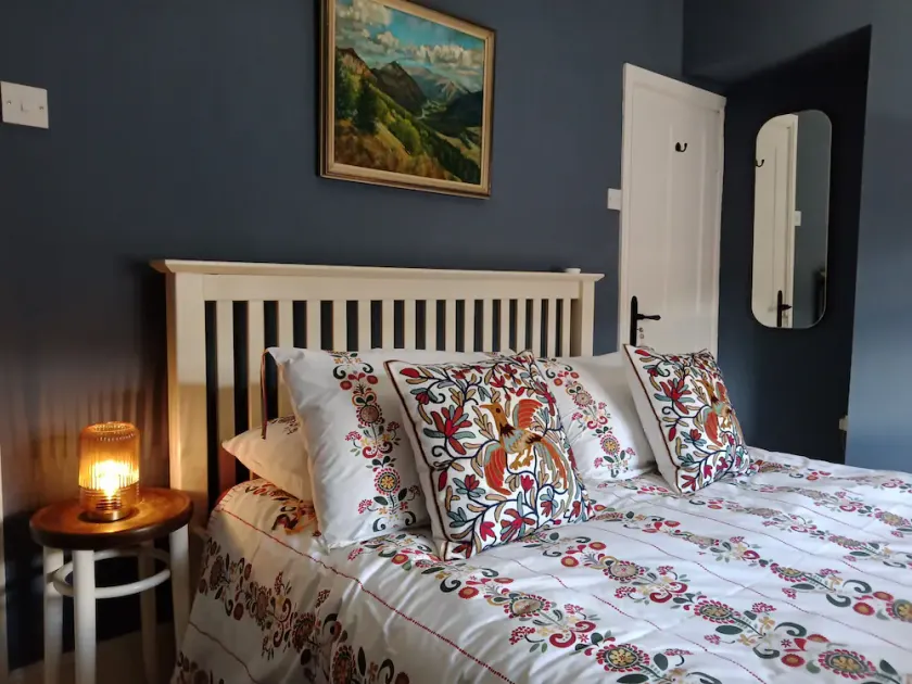 Victorian terraced house with two en-suite bedrooms - Image 1