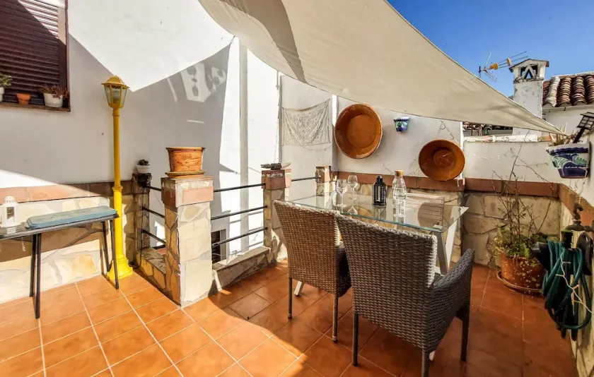 2 bedroom luxurious home in Grazalema - Image 1