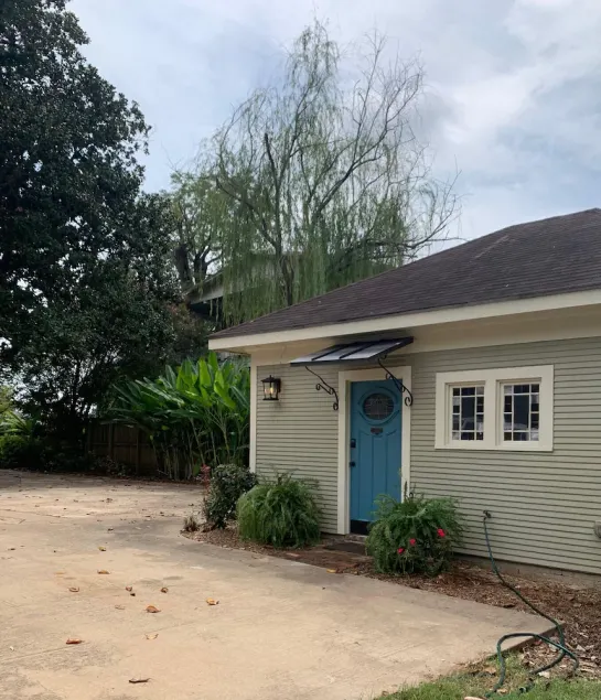 Quaint guest house is within walking distance to downtown. - Image 1