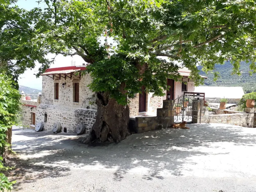 Maison Traditionnelle Koukounara - Image 1