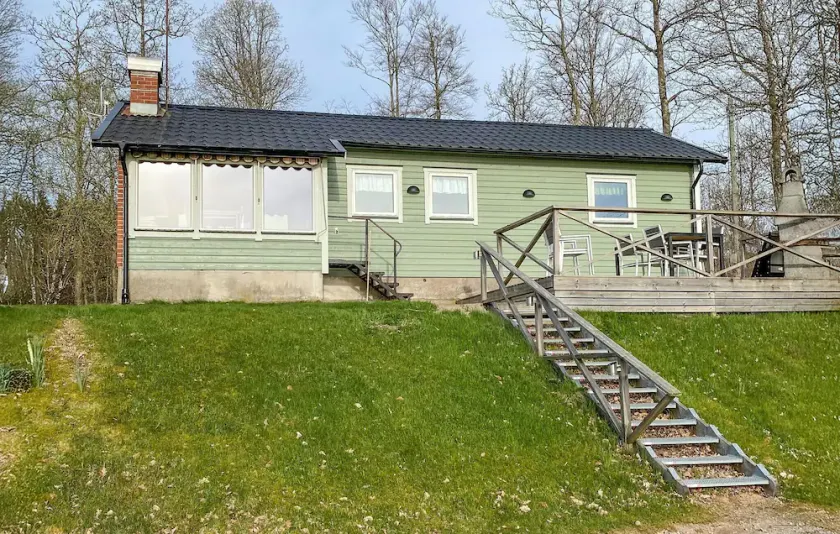 Hermosa casa en Torup con vista al lago - Image 1