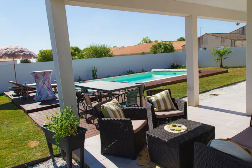 VILLA with heated pool-3 bedrooms, sleeps 6 - Image 1
