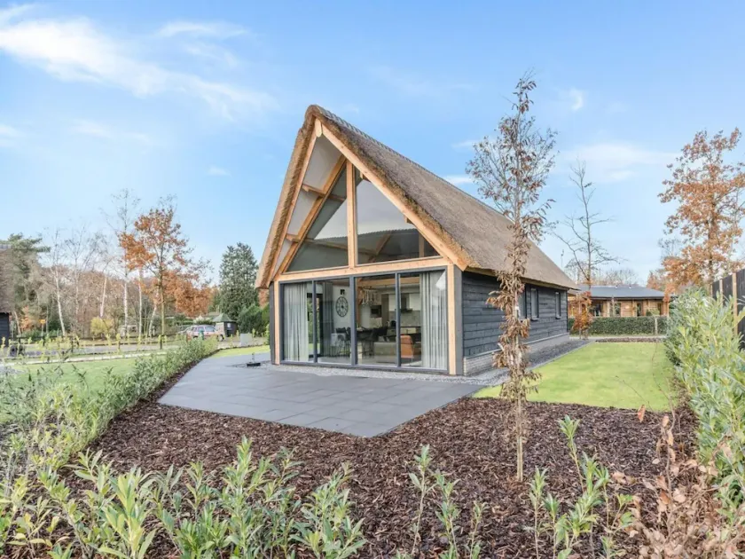 Modern bungalow in Baarle-Nassau with pond view - Image 1