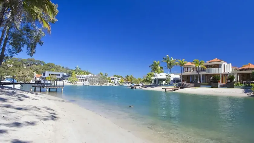 Witta Circle 65  - 5 Minute walk to Hastings Street in prime beachfront location - Image 1