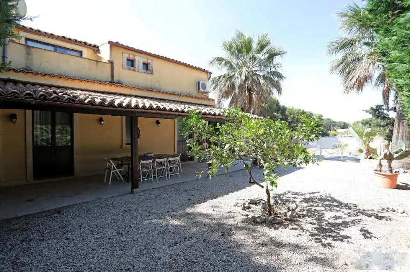 Villa with a garden just 250 meters from the golden beaches of Playa Grande - Image 1