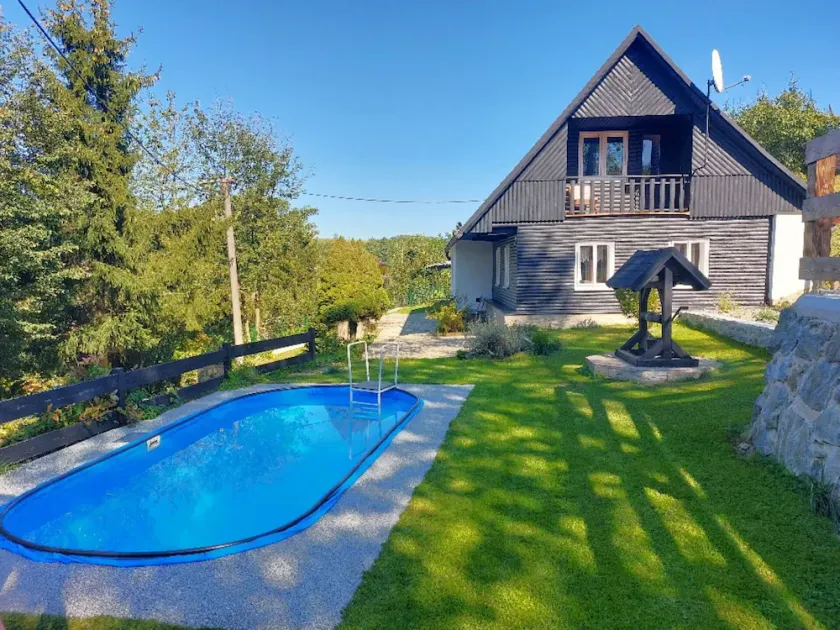 Schönes alleinstehendes Ferienhaus mit privatem Pool,  W-LAN, TV, Innenhof und Haustiere erlaubt - Image 1